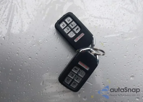 2021 Honda Odyssey Touring z USA, uszkodzony, nr VIN 5FNRL6H80MB008330